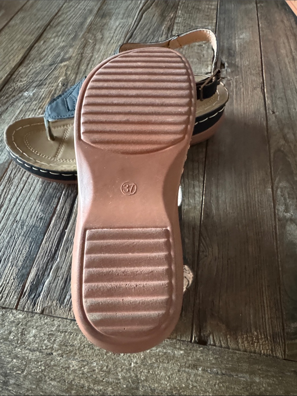 Black Slingback Thong Sandals with Cushioned Tan Footbed - Picture 3 of 4